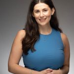 Courtney Amberg of the New York Junior League smiles at the camera in a professional headshot.